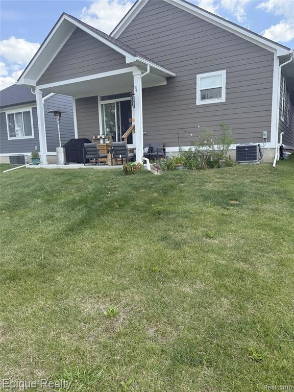 27651 Maryjane Ln, Chesterfield Township, MI 48047 - photo 2