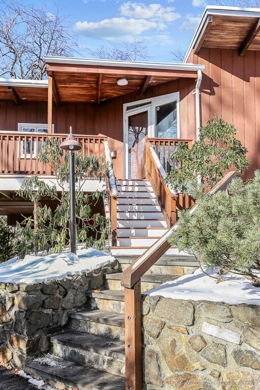 24 Cloutmans Ln, Marblehead, MA 01945 - photo 2