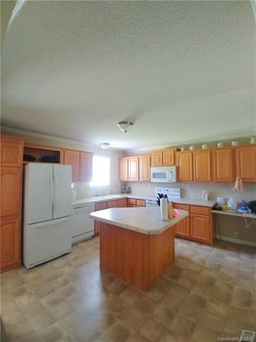 Nice big kitchen!