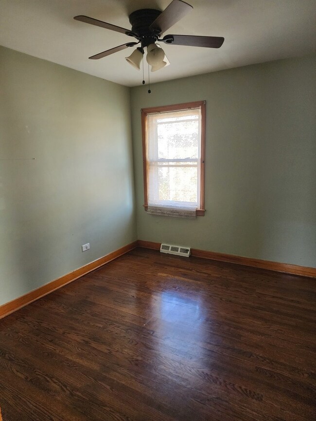 4612 Scott St, Schiller Park, IL 60176 - photo 5