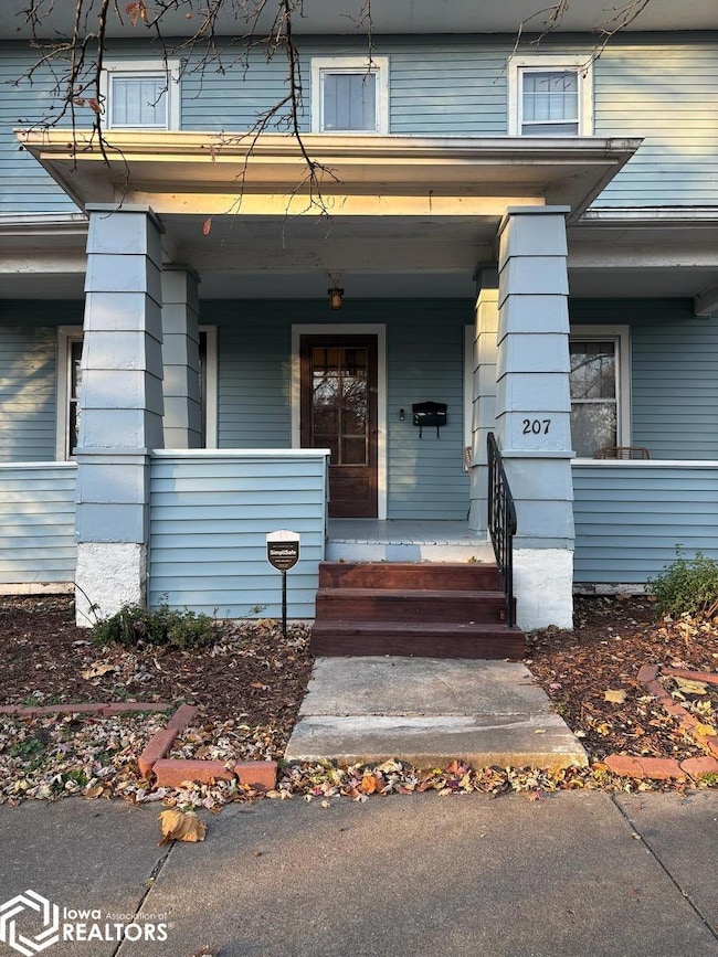 207 W Jefferson Ave, Fairfield, IA 52556 - photo 2