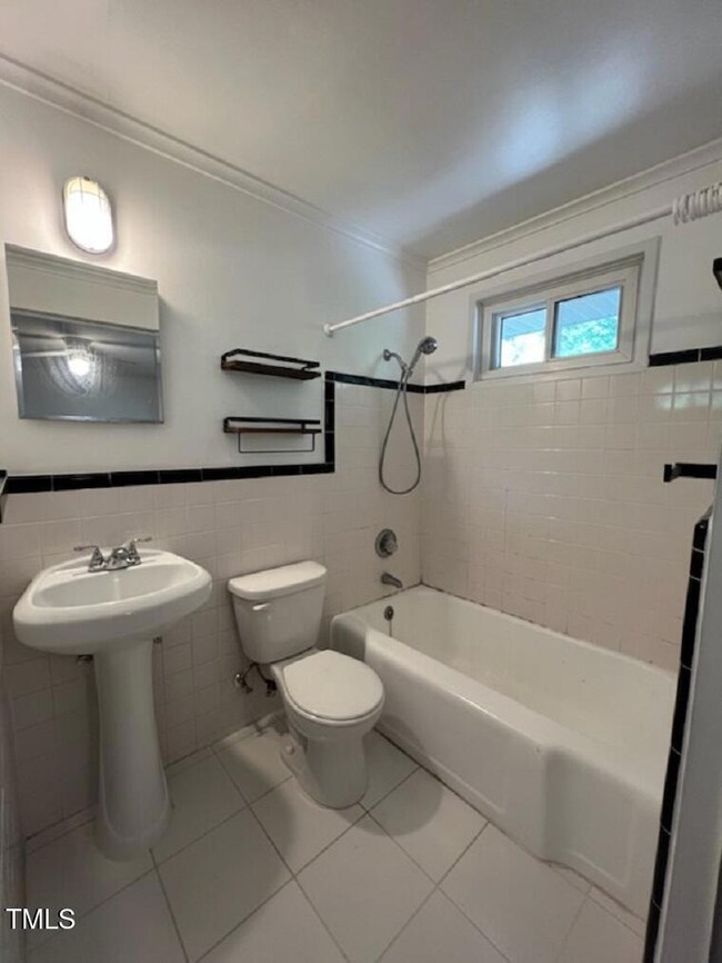 629 Daniels St unit D, Raleigh, NC 27605 - photo 6