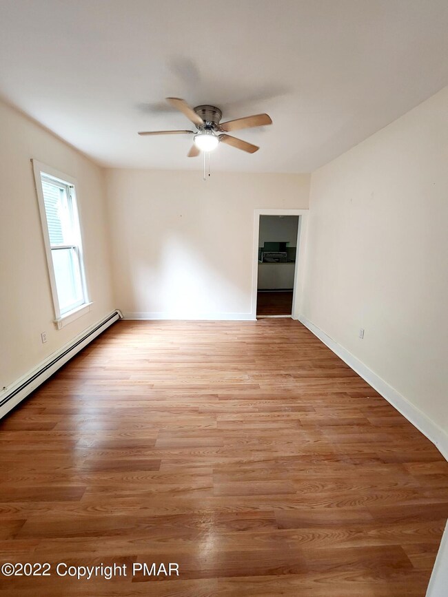 622 Scott St, Stroudsburg, PA 18360 - photo 3