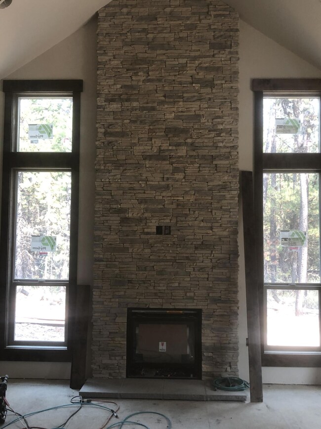 17081Fireplace
