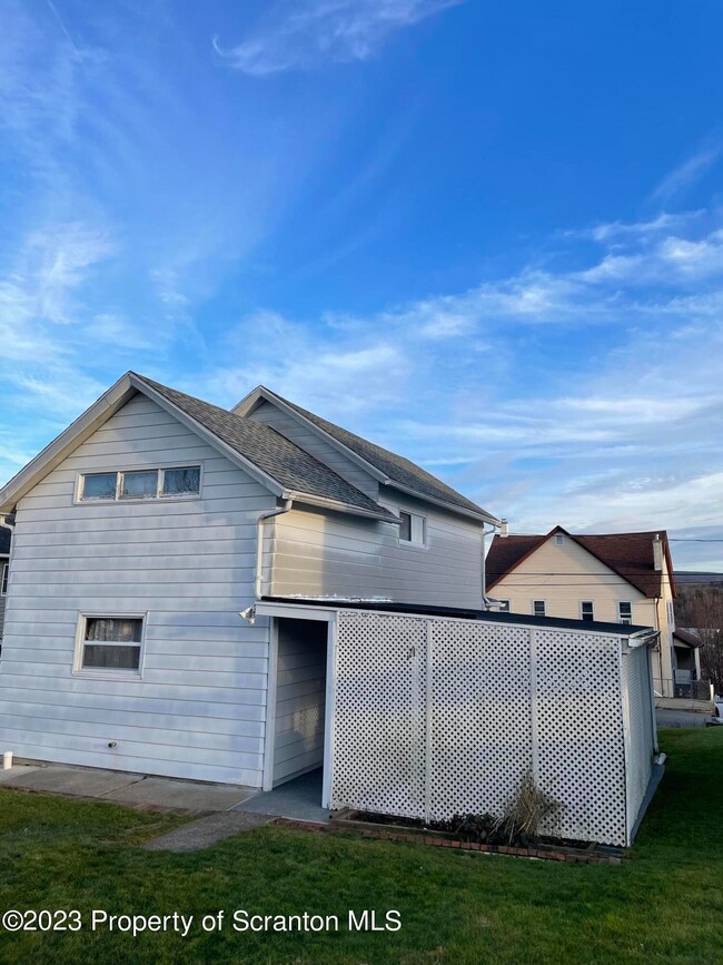 967 Carmalt St, Scranton, PA 18519 - photo 6