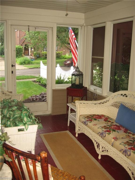 ADORABLE SCREENED IN PORCH