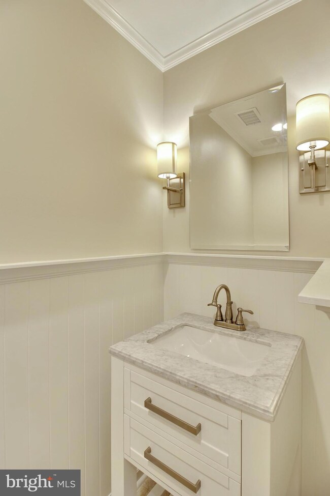 5815 Linden Square Ct, Rockville, MD 20852 - photo 7