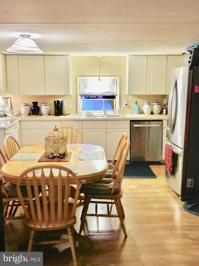 1502 Flanders Ln unit D, Harwood, MD 20776 - photo 3