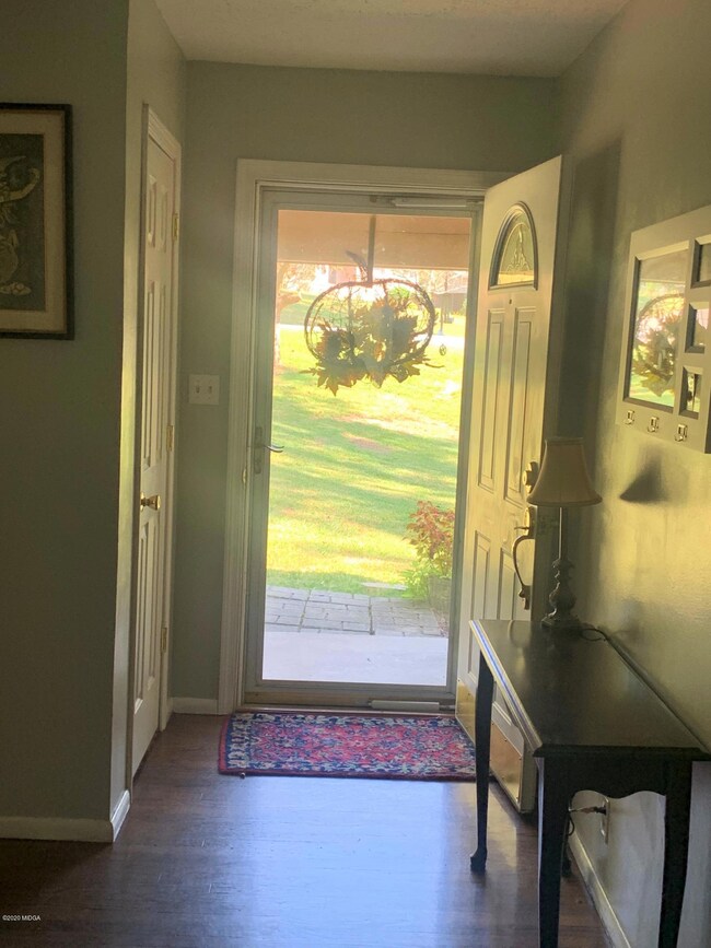 2  Foyer
