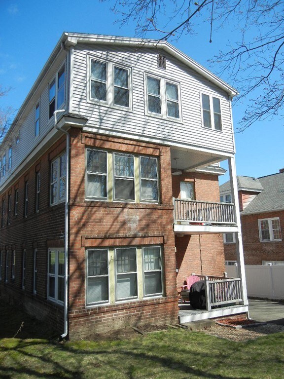 292-294 W Franklin St, Holyoke, MA 01040 - photo 2