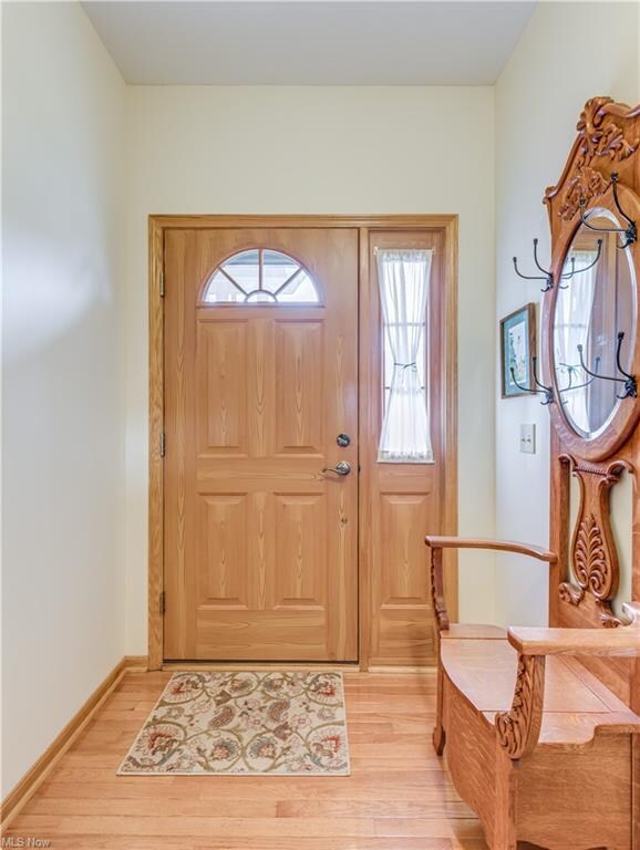 Make your way into the foyer w/hardwood floor