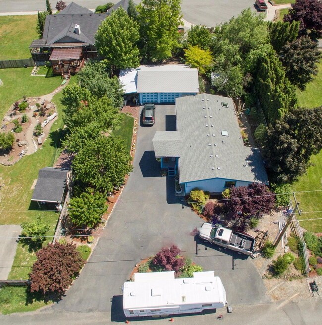 473 W Harbeck Rd, Grants Pass, OR 97527 - photo 2