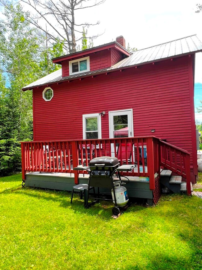 137 Prospect St, Bethlehem, NH 03574 - photo 3