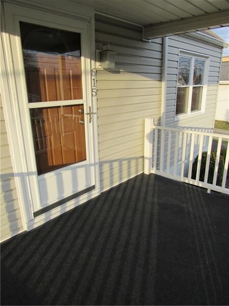 Great front porch to relax & watch the sun set.