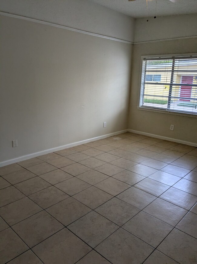 3359 Frick Rd unit 4, Houston, TX 77086 - photo 2