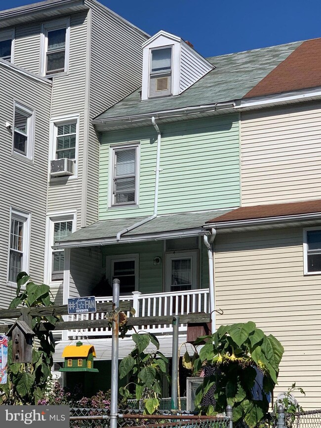 1506 W Lynn St, Coal Township, PA 17866 - photo 2