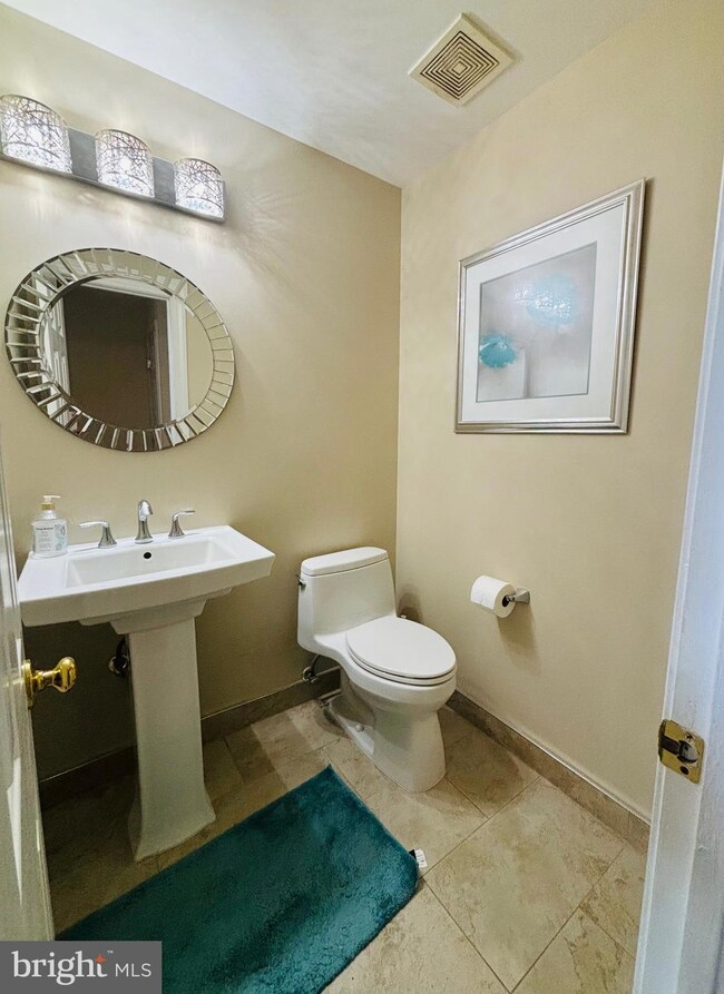 2062 Madrillon Rd, Vienna, VA 22182 - photo 7