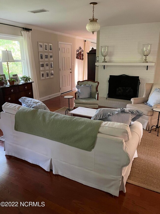 408 S Bennett St, Burgaw, NC 28425 - photo 5