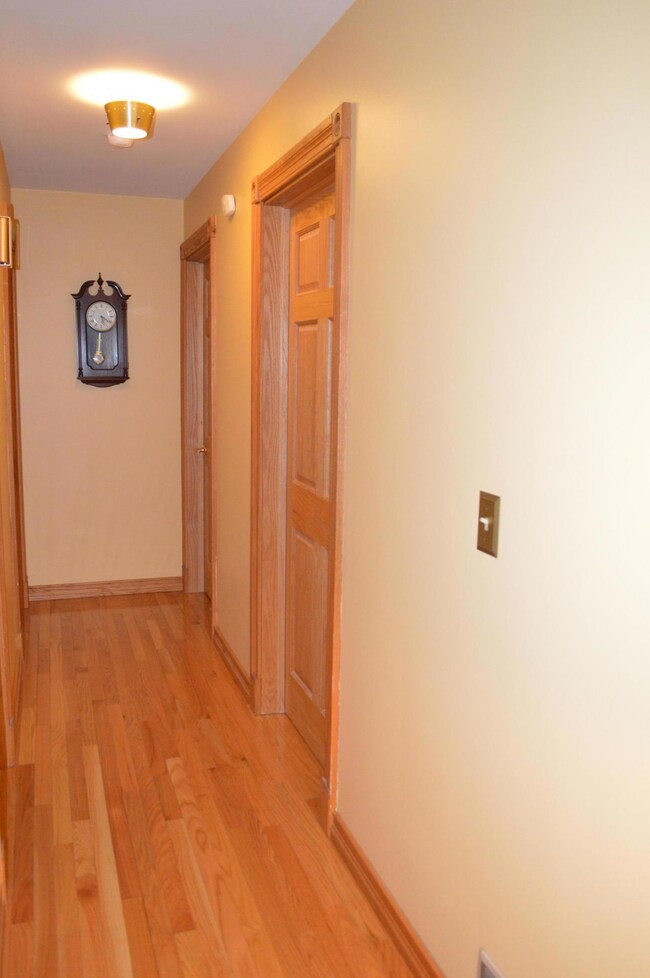 210 Meadow Dr, Circleville, OH 43113 - photo 4