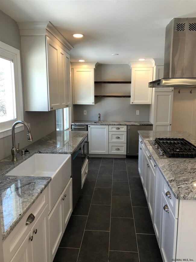 5 Fernwood Dr, Albany, NY 12211 - photo 3