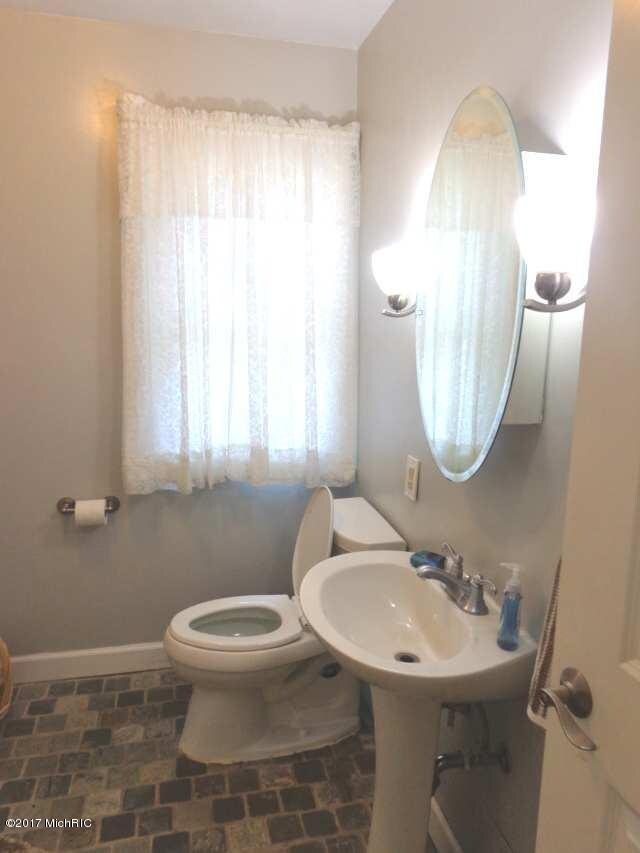 110 Beech St E, Three Oaks, MI 49128 - photo 5