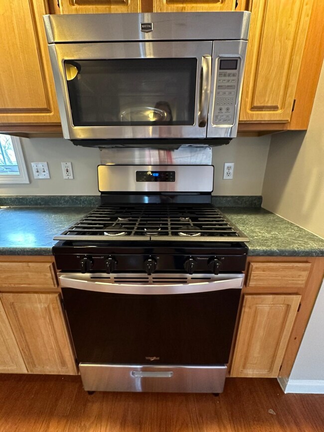 10 Royal Oak Dr, Nashua, NH 03064 - photo 5