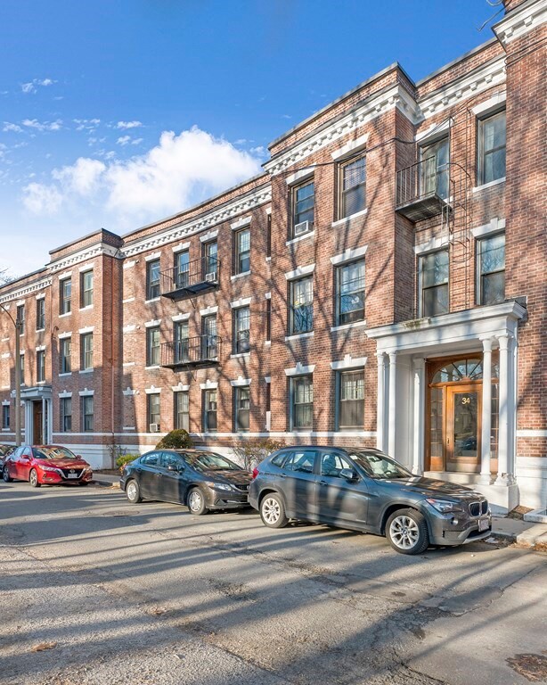 34 Kinross Rd unit 11, Brighton, MA 02135 - photo 3