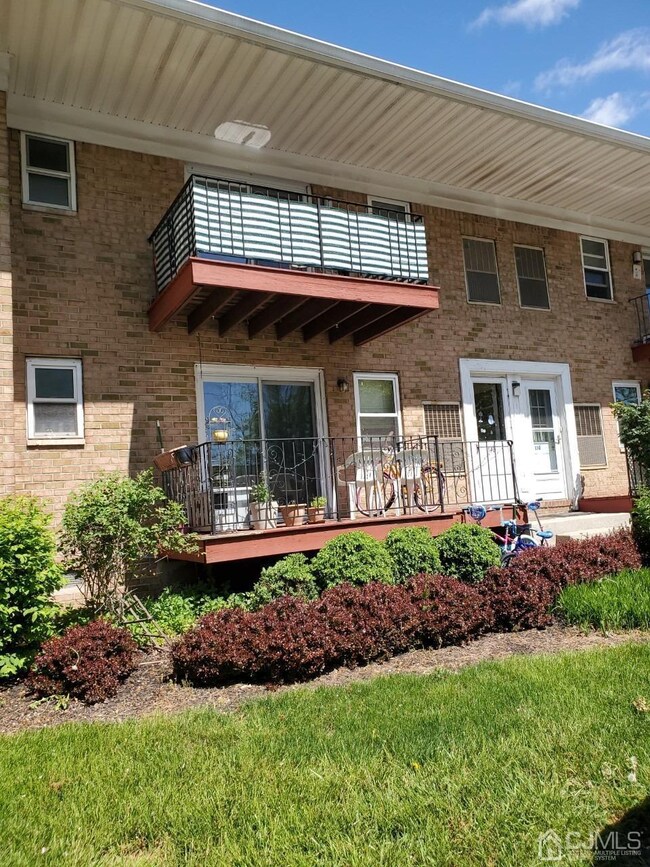 Exterior deck (upper)