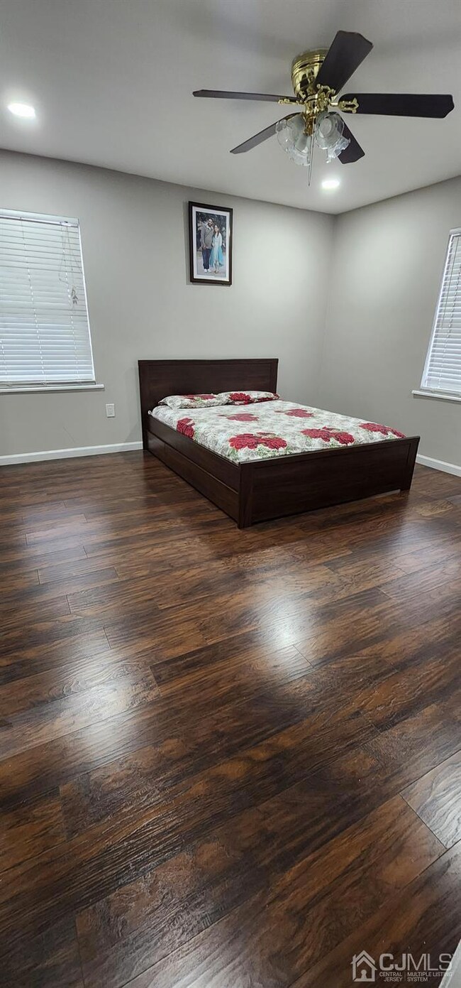 11 Lefferts St, Carteret, NJ 07008 - photo 4