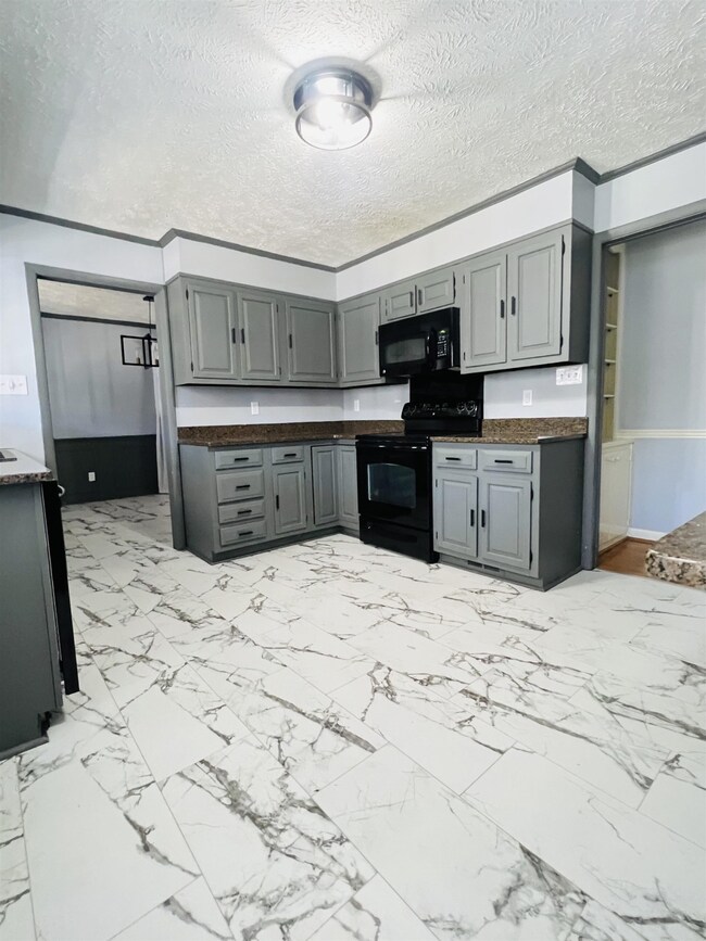 2419 Raeford Rd, Fayetteville, NC 28305 - photo 7