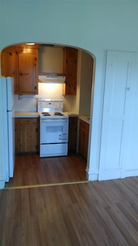 13 Beacon St, Nashua, NH 03064 - photo 3