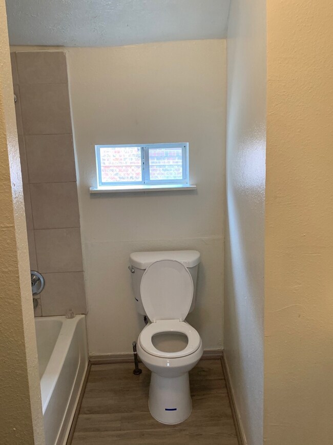 3320 Des Chaumes St, Houston, TX 77026 - photo 6