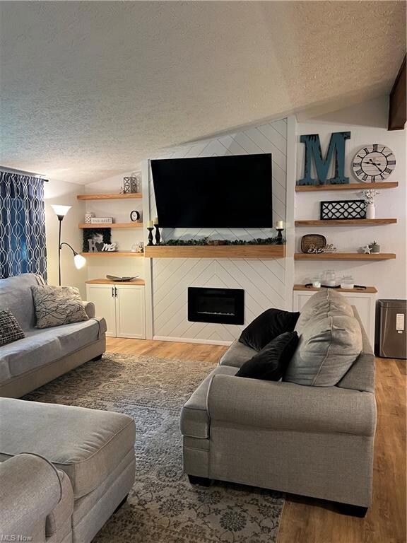 Vaulted Living room 19 x 14