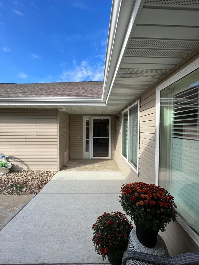 1403 Asbury Ln, Waterloo, IA 50701 - photo 3