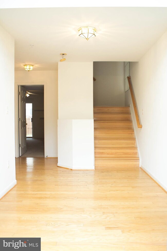 8727 Silent Ct, Odenton, MD 21113 - photo 3