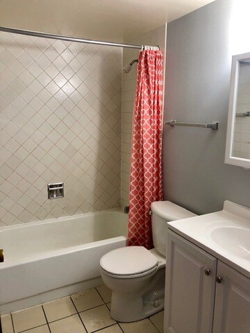 692 Quincy Bridge Ln unit 101, Glenview, IL 60025 - photo 3
