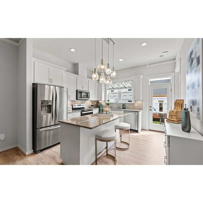 9374 Crestview Ridge Dr, Bristow, VA 20136