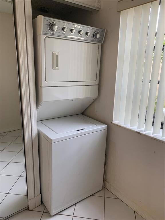 WASHER/DRYER ATTACHED TO KITCHEN. SPACE FOR OFFICE