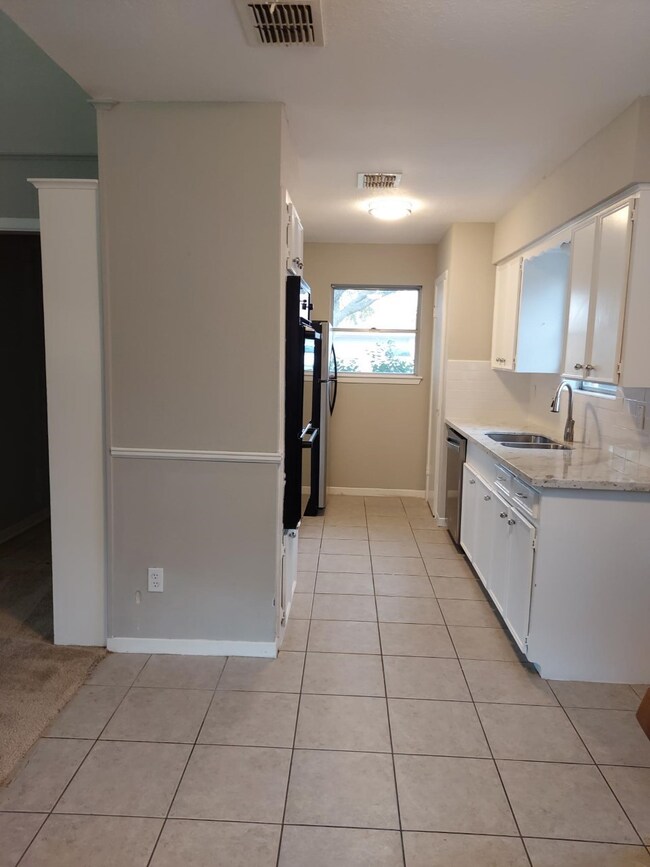 8602 Twisting Vine Ln, Houston, TX 77040 - photo 2