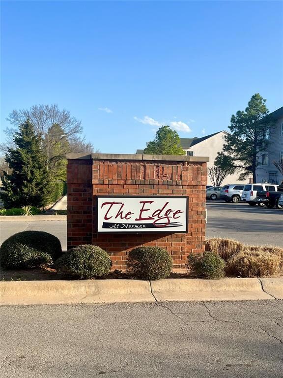 Community / neighborhood sign with uncovered parki
