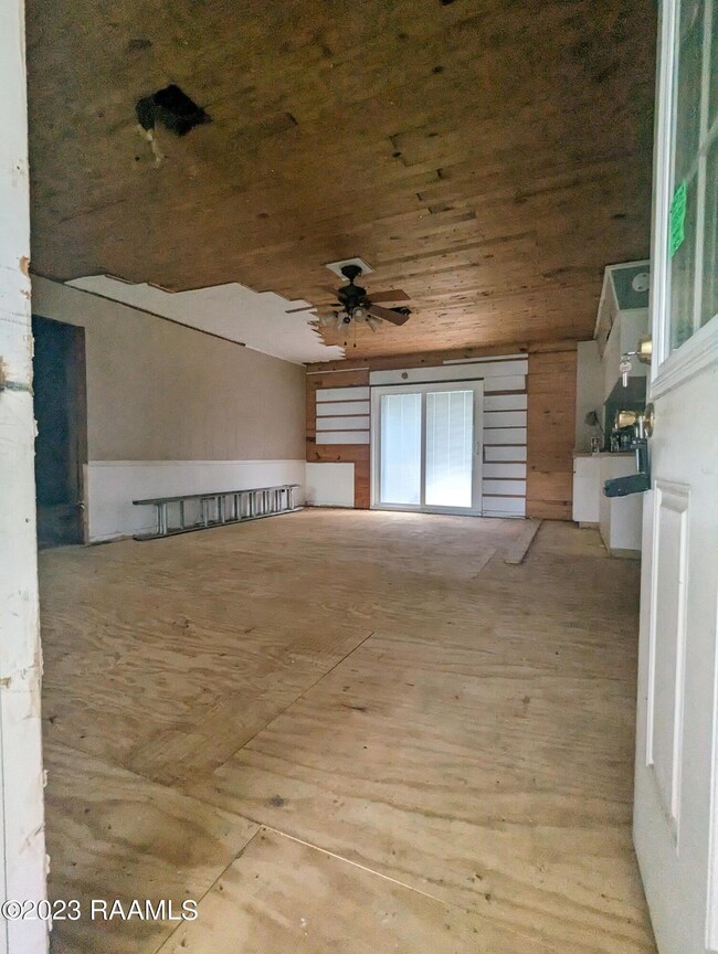 PXL_20230531_230049994