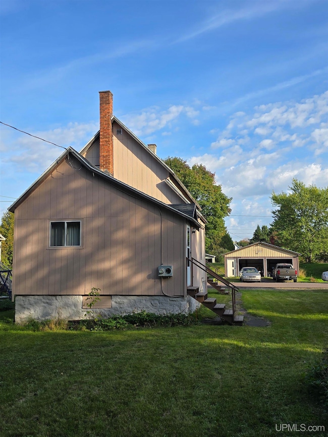 56711 Hecla St, Calumet, MI 49913 - photo 4