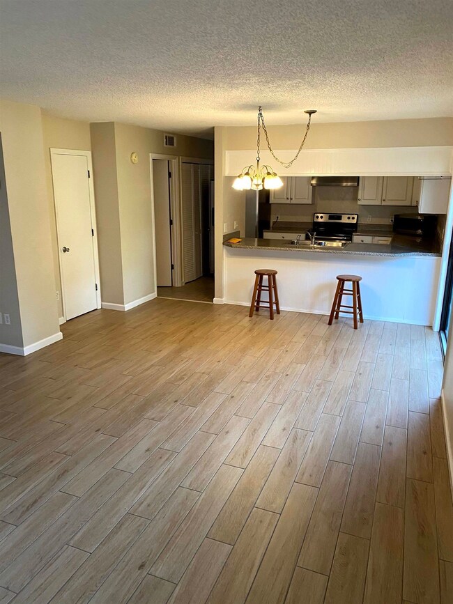 2247 Shady Timbers Cir unit C, Tallahassee, FL 32304 - photo 2