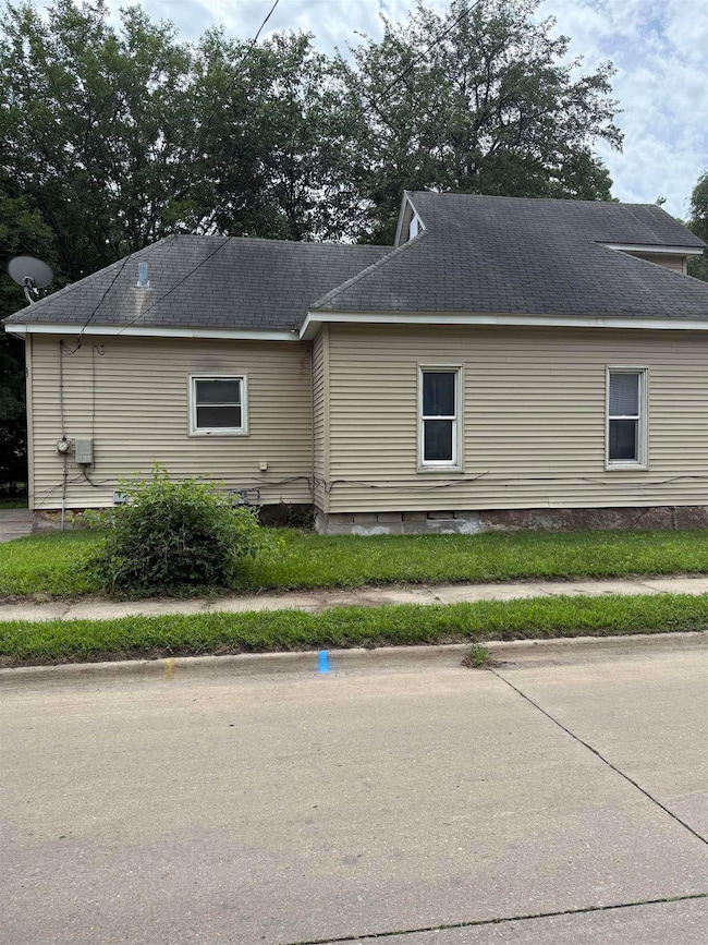 448 Cherry St, Waterloo, IA 50703 - photo 3