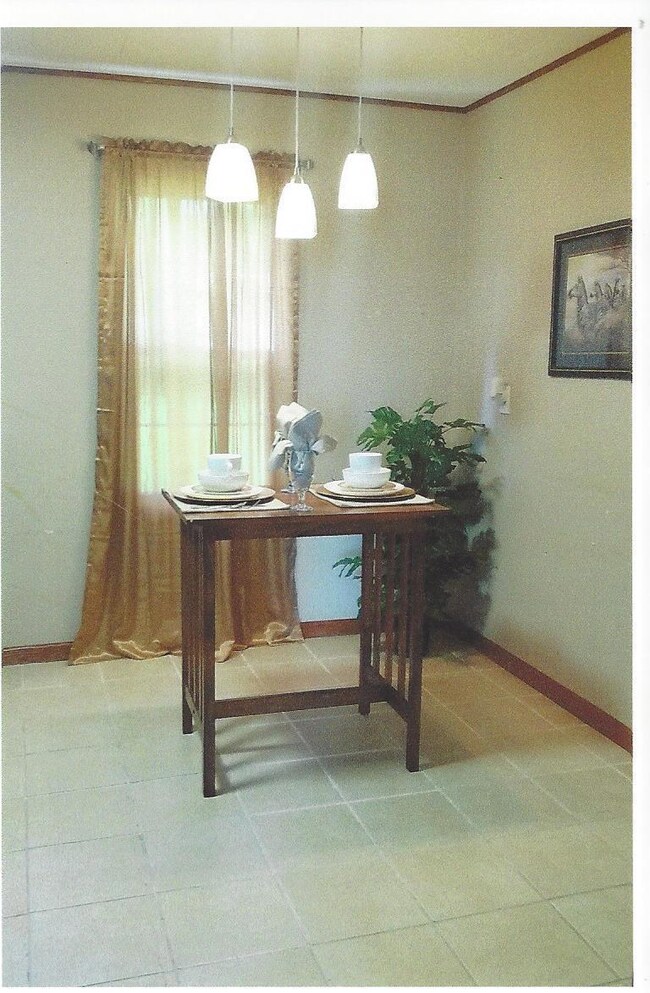 8002 Hwy 14 E Sparta  Dinngroom #1  8-15
