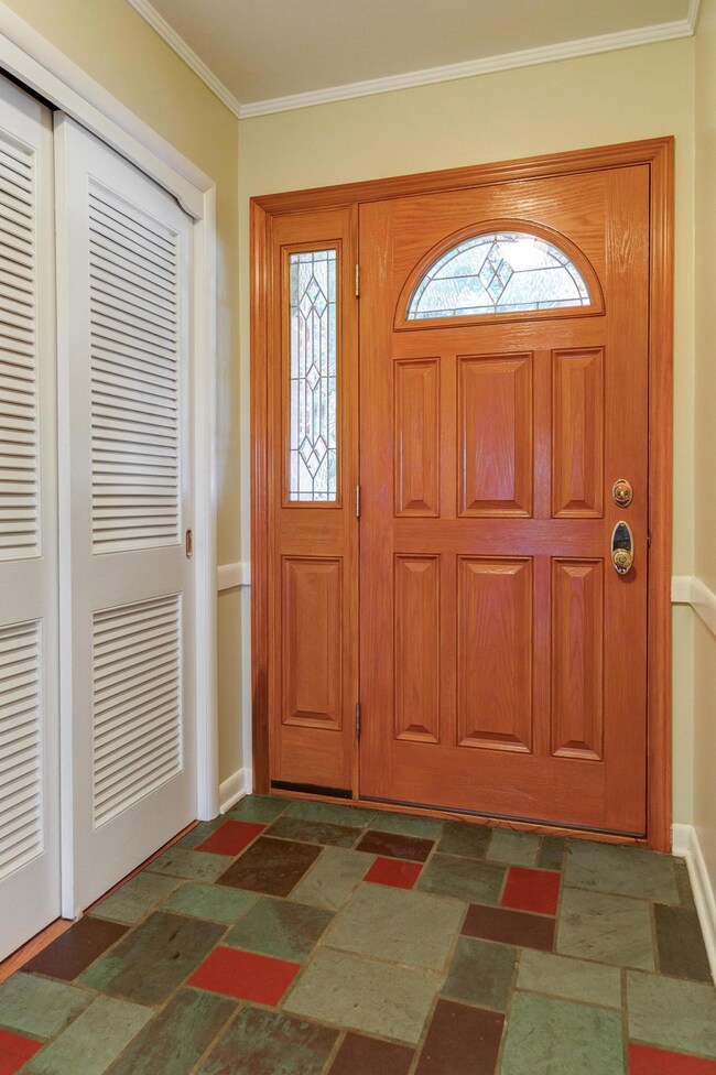 1376 Kingsgate Rd.