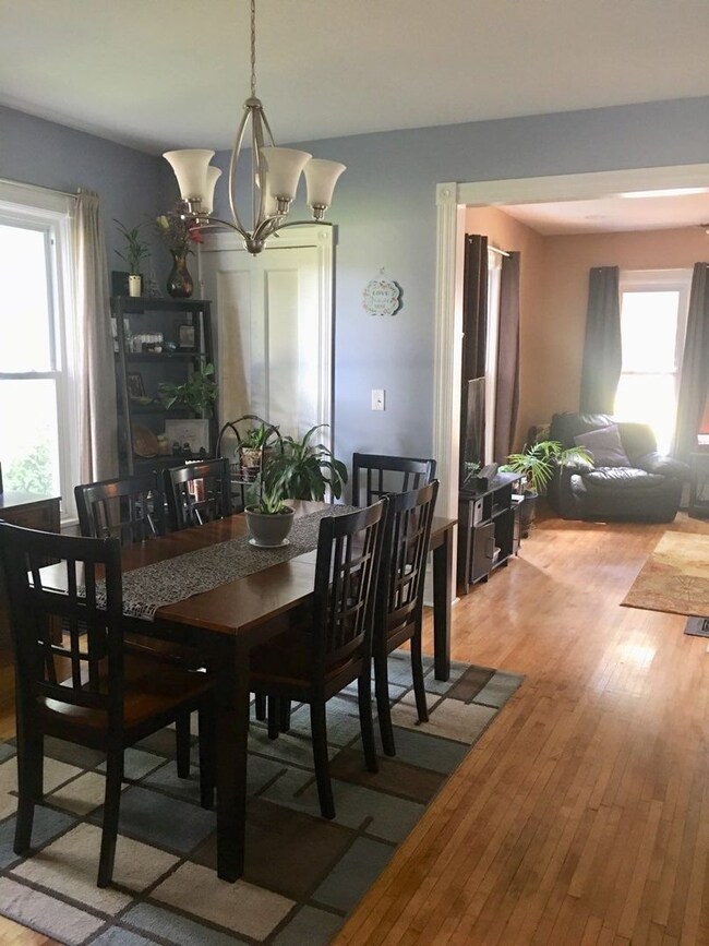 569 Ann St, Elgin, IL 60120 - photo 3