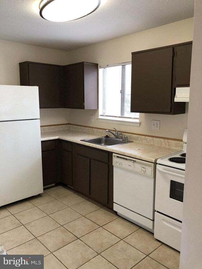 2574 Fox Ridge Ct unit 25, Woodbridge, VA 22192 - photo 5