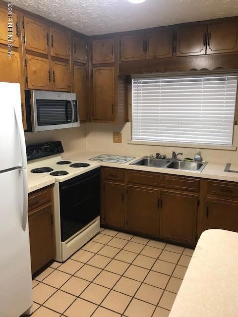 5747 Cedar Forest Dr S, Jacksonville, FL 32210 - photo 4