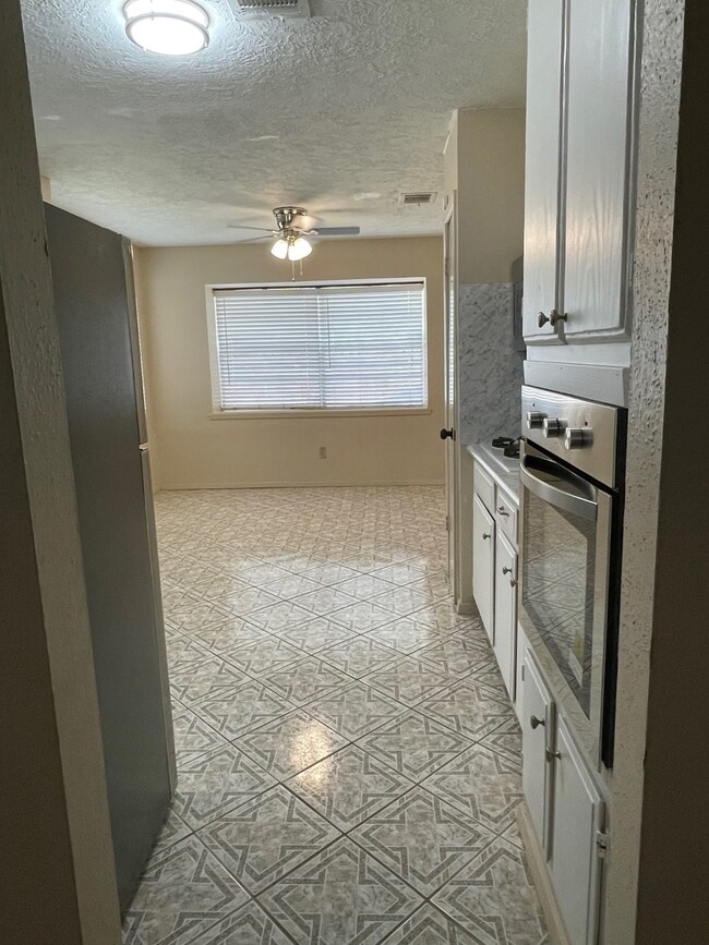 8402 Garden Parks Dr, Houston, TX 77075 - photo 5